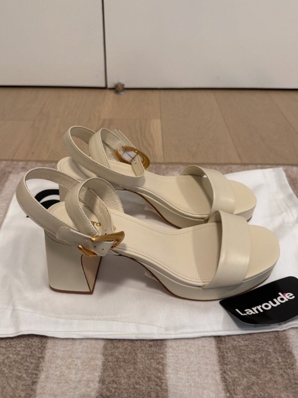 Larroude Ivory Sandal Size 8